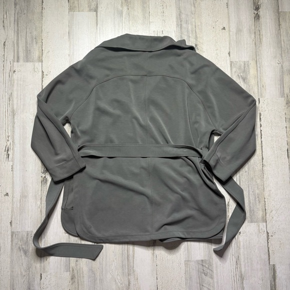Lululemon Softstreme Belted Wrap Jacket Size M/L - Picture 8 of 8
